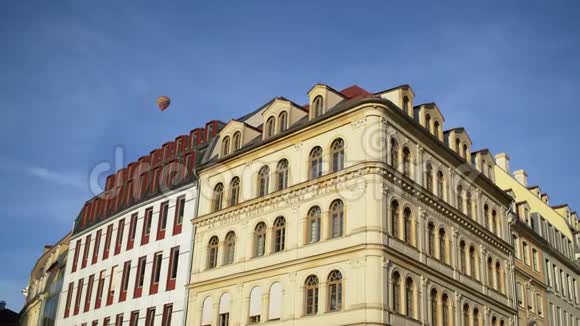 德累斯顿一个气球飞过城市视频的预览图