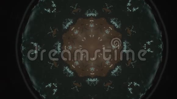 在黑暗背景下生长的细菌和霉菌的抽象菌落视频的预览图