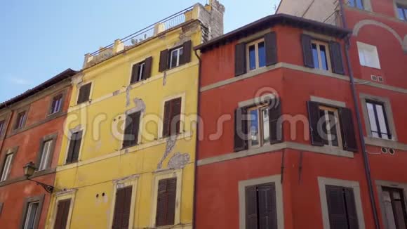 美丽的欧洲城市建筑意大利罗马市中心旧住宅楼的外部视频的预览图