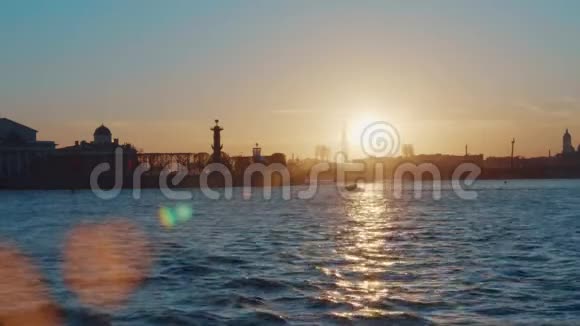 圣彼得堡涅瓦河的日落视频的预览图