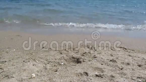 海浪拍打沙滩12秒视频的预览图