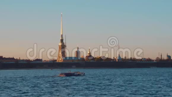 圣彼得堡涅瓦河的日落视频的预览图