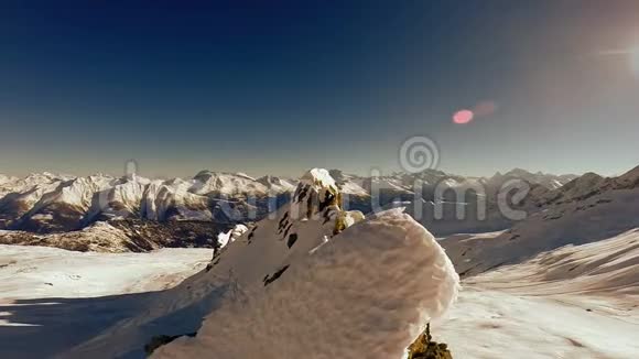 远眺雪山冬季景观视频的预览图