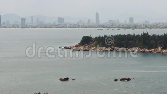 岘山全景凭汉江暮景岘港是越南最大的港口城市之一视频的预览图