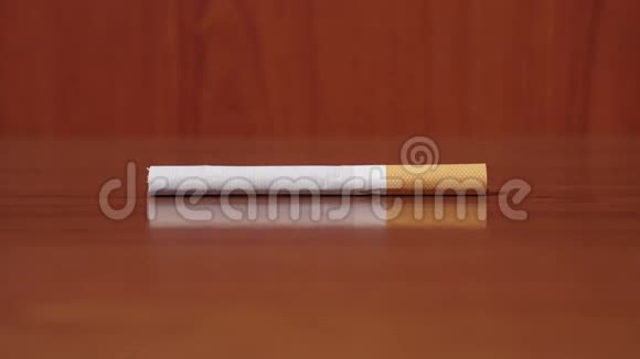 香烟分解成许多小部分视频的预览图