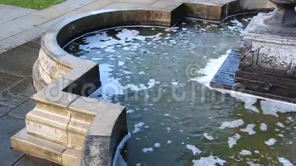 华丽的分层花园喷泉基地视频的预览图