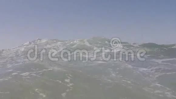 海浪汹涌视频的预览图