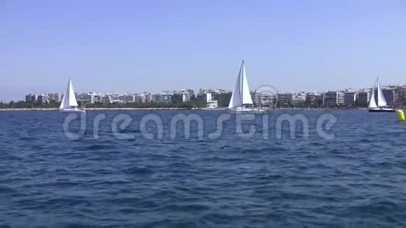 以雅典为背景的帆船视频的预览图