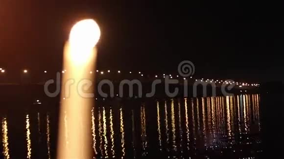蜡烛和桥视频的预览图
