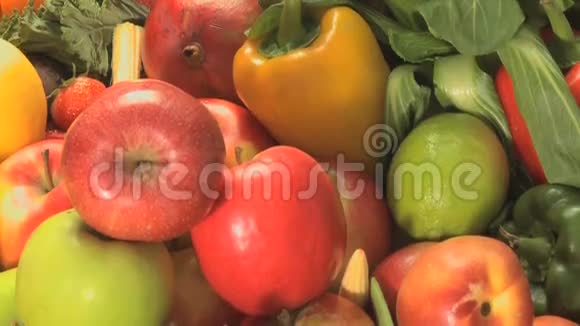 蔬菜和水果的混合物视频的预览图