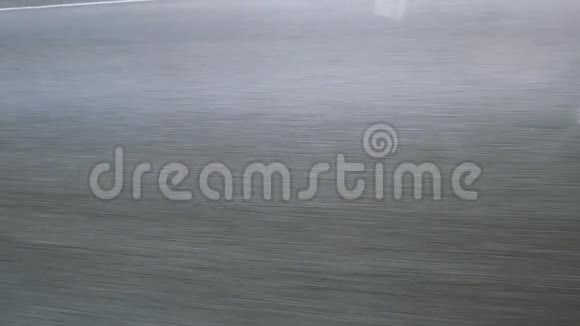 白色隔板条纹德国高速公路视频的预览图