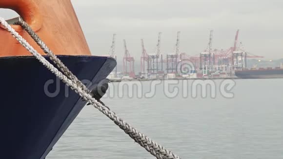 南非德班港船舶和集装箱码头视频的预览图