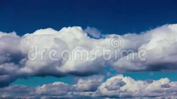 青绿色的天空有云时间流逝视频的预览图