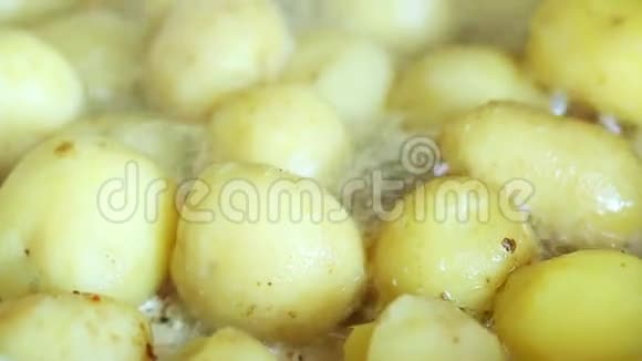 土豆油炸了视频的预览图