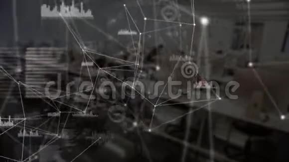 在黑色背景上用连接器进行数据处理动画视频的预览图