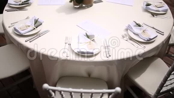 婚宴上的桌子结婚装饰品婚礼在t视频的预览图