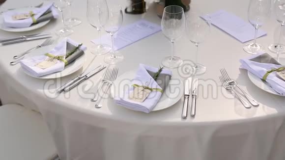 婚宴上的桌子结婚装饰品婚礼在t视频的预览图