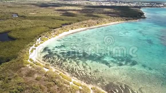 加勒比海瓜德罗普格兰德泰尔路易港泻湖安斯杜索夫勒鸟瞰图视频的预览图