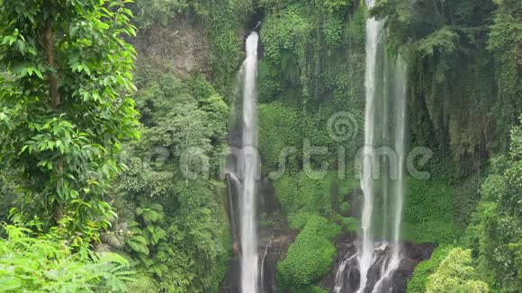 美丽的热带瀑布印度尼西亚巴厘电影院视频的预览图