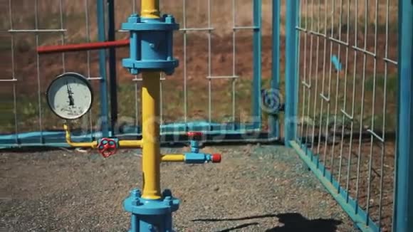 石油和天然气原料的加工抽水站用于抽水和储存天然气关闭的管道视频的预览图