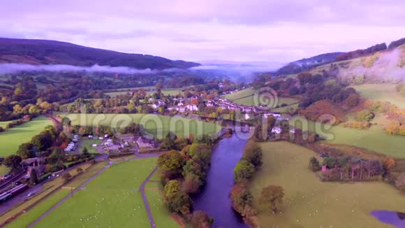 威尔士风景优美村庄的空中景观视频的预览图