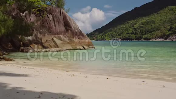 塞舌尔湖上美丽的海滩视频的预览图