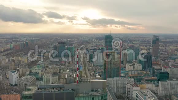 波兰文化宫华沙曙光的鸟瞰图视频的预览图