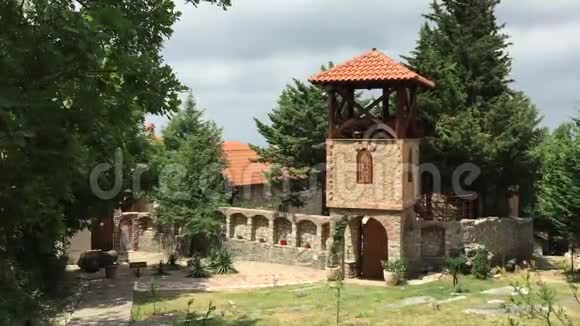 罗斯托沃修道院在修道院建筑群内有一个小教堂专门为努尔西亚圣本尼迪克特和视频的预览图