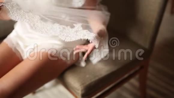 新娘戴上面纱在酒店接新娘我视频的预览图
