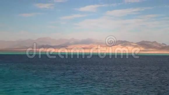 沙漠海岸线从船上看视频的预览图