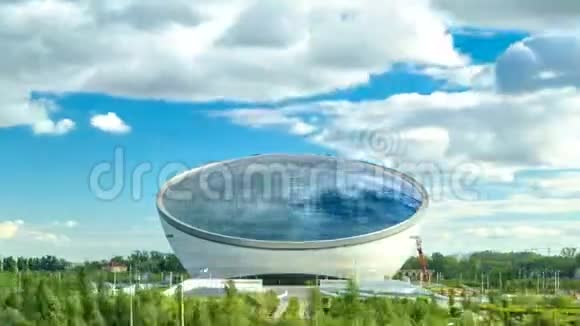 纳扎尔巴耶夫中心和蓝塔云层反射哈萨克斯坦阿斯塔纳视频的预览图