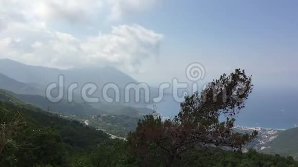 山景和海景不错科托黑山巴尔干蓝天白云青山绿水自然景观背景视频的预览图