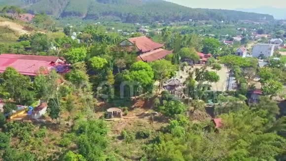 上景绿色高地景观宗教寺庙视频的预览图