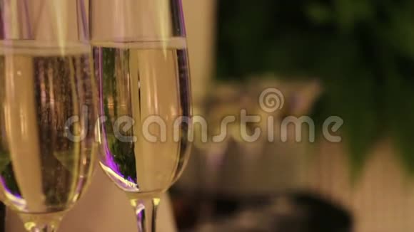 香槟杯香槟杯宴会设计香槟特写宴会内部室内视频的预览图