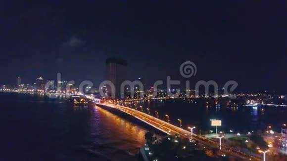 弗利坎日落后在海边展示夜城视频的预览图