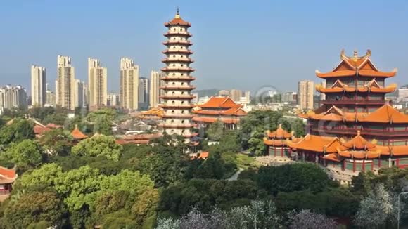 城市景观西禅寺鸟瞰视频的预览图