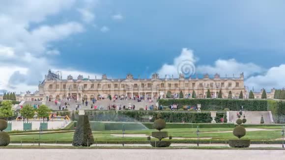 著名的凡尔赛宫与美丽的花园时光流逝视频的预览图