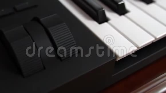 钢琴视频的预览图