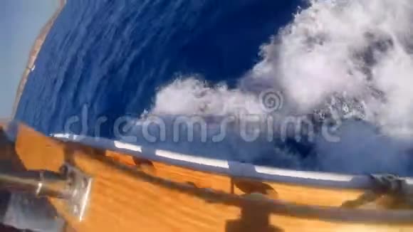白沫在船后马耳他视频的预览图