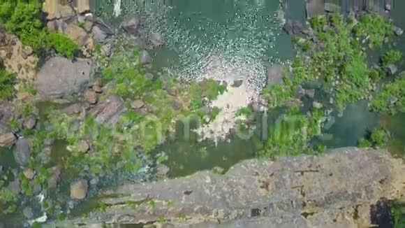 飞龙从太阳河下的涟漪到瀑布瀑布瀑布视频的预览图