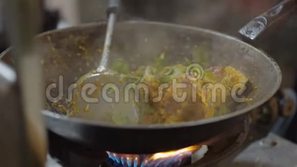 亚洲街头菜烤鸡视频的预览图