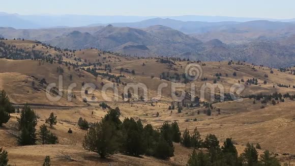 美国俄勒冈州羚羊中部高漠地形和植被高清1080p全景视频视频的预览图