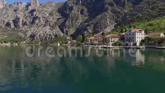 黑山科托湾的Ljuta村航空照片w视频的预览图