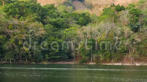 巴拉南湖风景如画视频的预览图