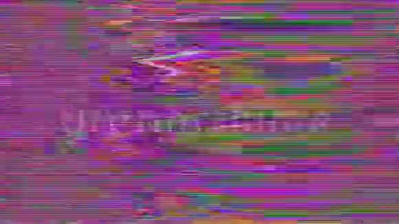 多色复古汽器优雅的彩虹背景数字故障汇编视频的预览图