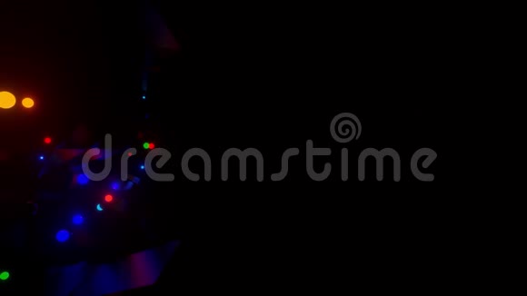 3D抽象创意动画背景与霓虹灯发光多色球体内部相机反射墙壁发光视频的预览图