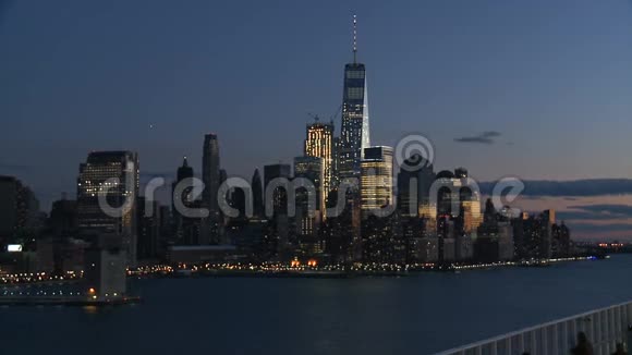 夜间曼哈顿下城景色视频的预览图