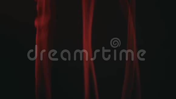 红烟香气暗背景高清镜头视频的预览图