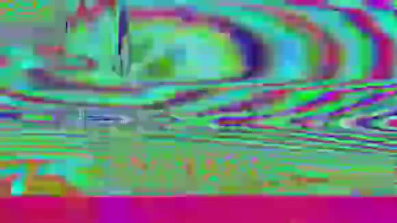 数字动态怀旧VHS彩虹背景数据损坏信号损坏视频的预览图