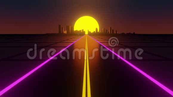 以夕阳为背景在两车道公路上驶向遥远的城市视频的预览图